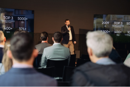 Bart Haemels, Business Unit Manager, HH Garden, presenting